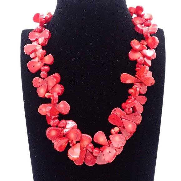 Jewelry - Vintage real coral teardrop necklace. Deep red stones. Strong silver clasp.